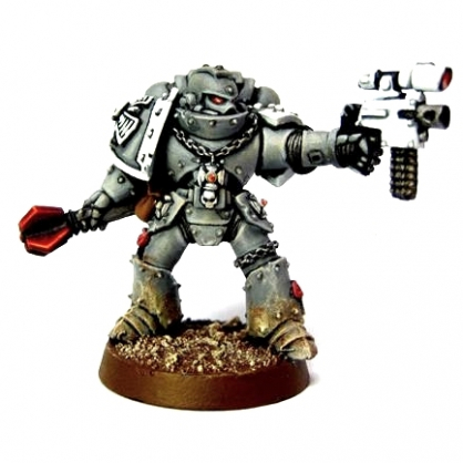 MK VIII ERRANT ARMOUR SPACE MARINE VETERAN WITH POWER MAUL